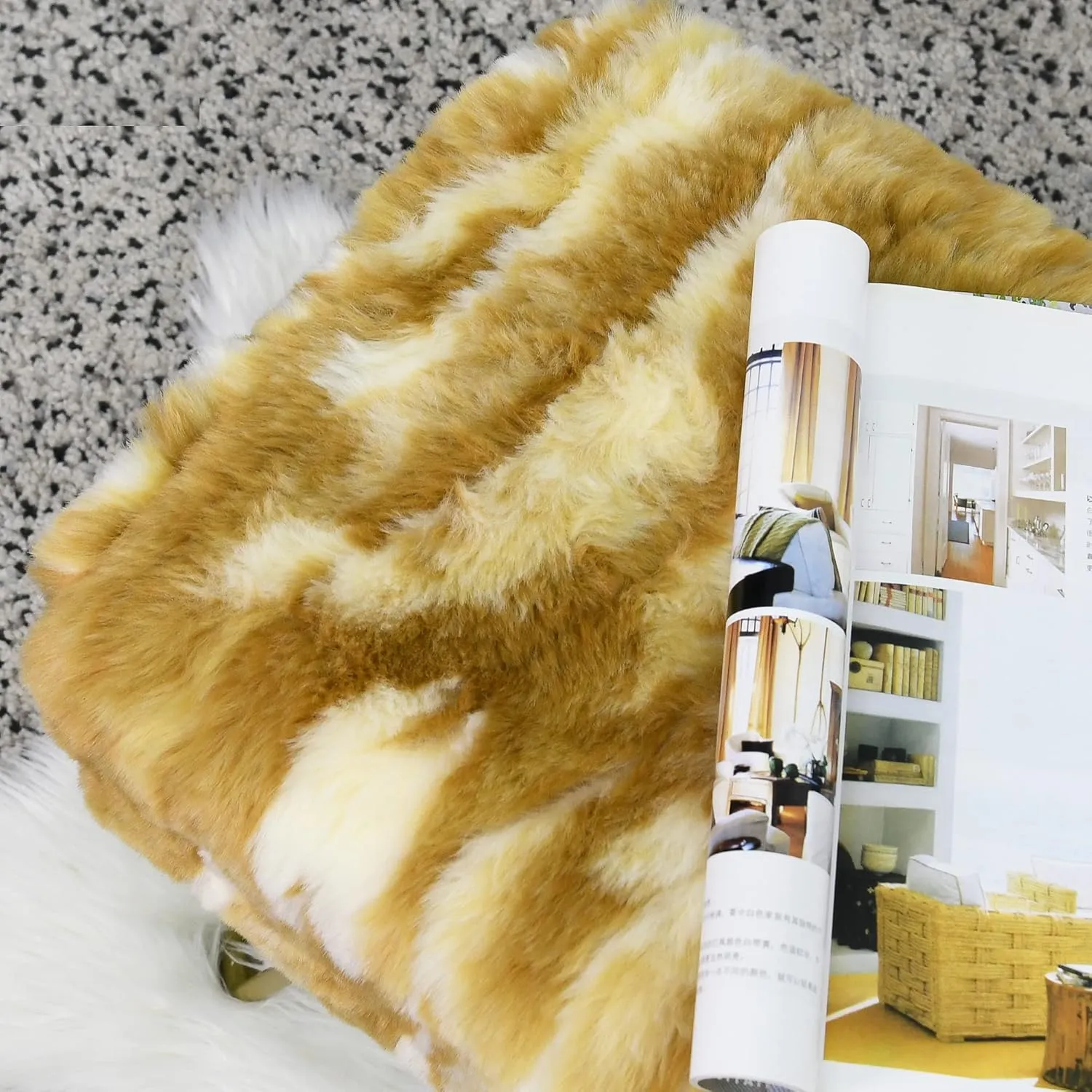 Gold Soft Faux Fur Ottoman Fuzzy Entryway Bench Seat, 19"x12.5"x17" Sturdy Accent Coffee Table for Living Room Make Up Vanity Fluffy Shoe Stool with Golden Legs for Bedroom Closet Foot Rest