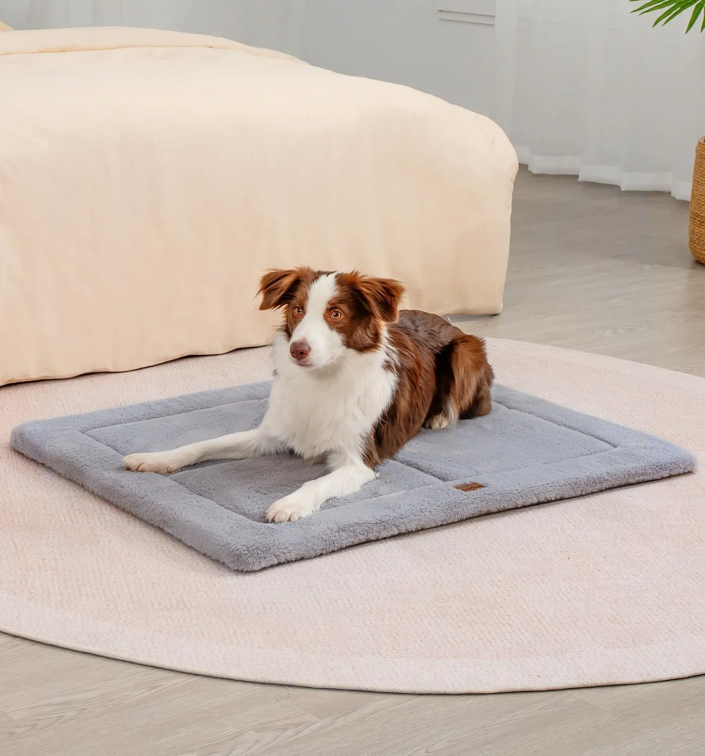 Made4Pets Dog Crate Pad Bed for Medium Large Dogs, Washable & Reversible, Anti-Slip Kennel Mat for Cozy Sleeping, Soft Fluffy Dog Bed for Indoor & Outdoor Use, 35"x23", Gray