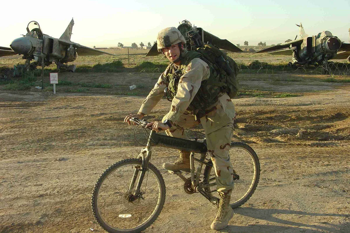 MONTAGUE Paratrooper Folding Mountain Bike with RackStand